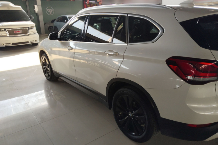 宝马X1 2020款 sDrive20Li 时尚型车身外观4