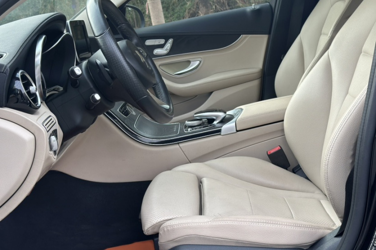 奔驰C级 2015款 C 200 L 运动型中控内饰7006