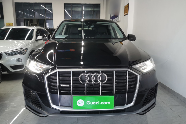 奥迪Q7 2022款 55 TFSI quattro S line运动型车身外观2