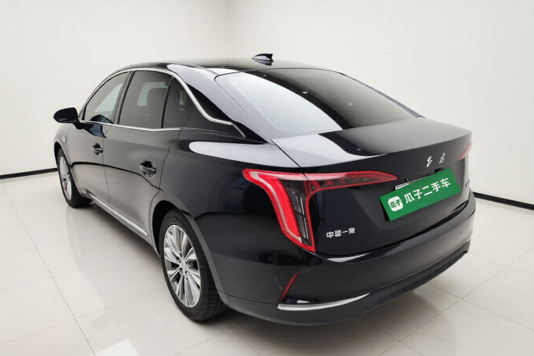 红旗E-QM5 2022款 431km 充电乐享版车身外观5