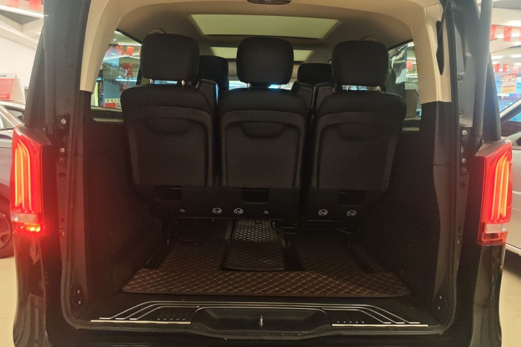 奔驰V级 2018款 V 260 领航版 国V机舱底盘23