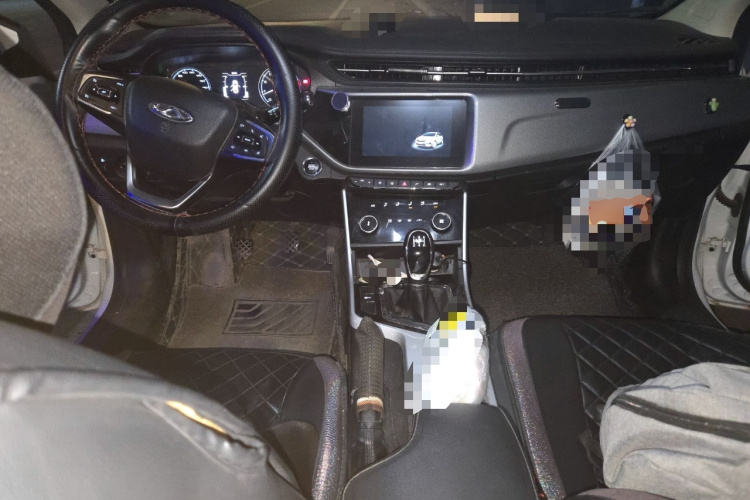 奇瑞 艾瑞泽5 2019款 1.5L 手动自在版 国V中控内饰12