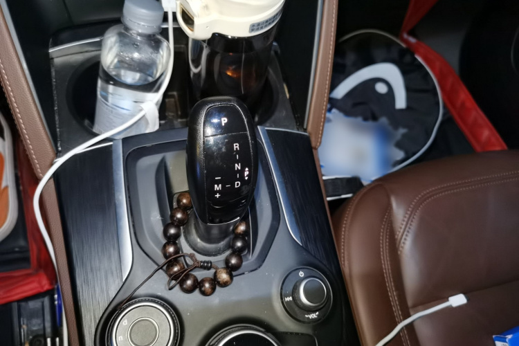 阿尔法·罗密欧 Stelvio斯坦维 2017款 2.0T 200HP 精英版局部细节18