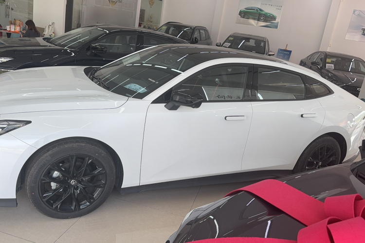 长安UNI-V 2024款 1.5T 尊贵型车身外观6005