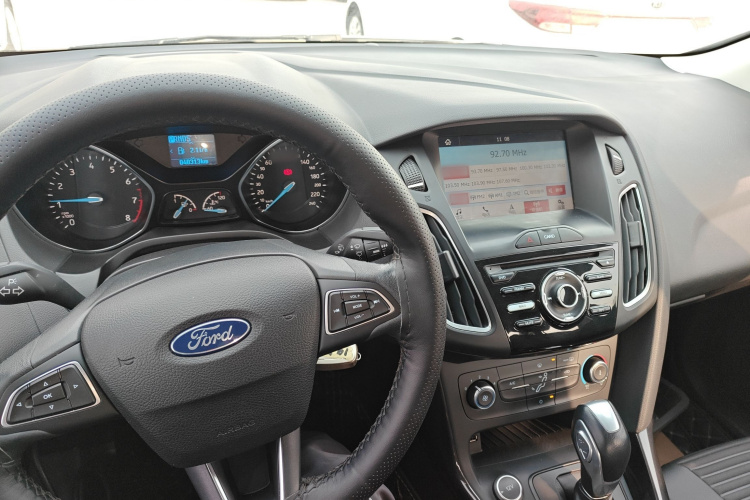 福特 福克斯 2018款 三厢经典 1.6L 自动风尚型智行版中控内饰12