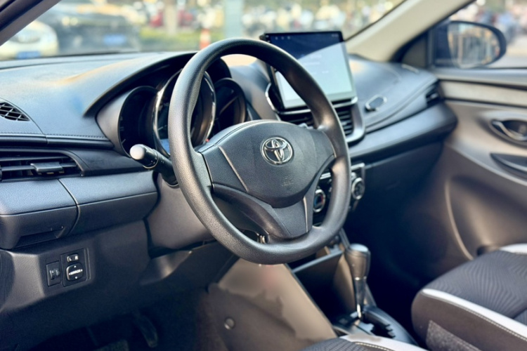 丰田 YARiS L 致炫 2021款 致炫X 1.5L CVT领先版中控内饰7008