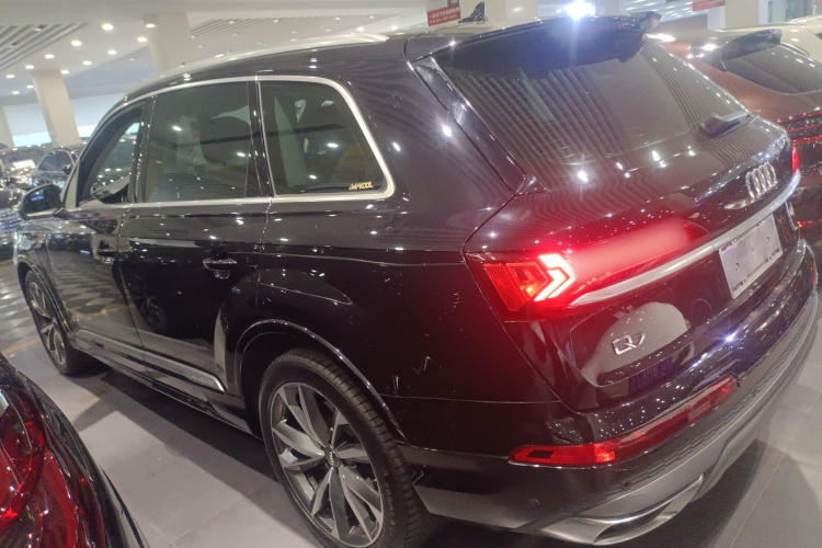 奥迪Q7 2021款 55 TFSI quattro S line运动型车身外观6003