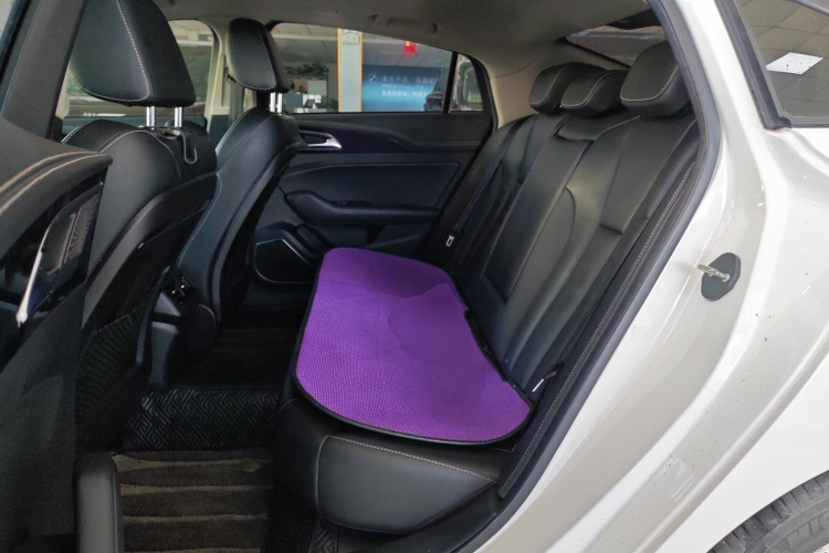 红旗H5 2018款 30TD 型动版中控内饰7004