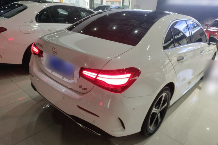 奔驰A级 2024款 A 200 L 时尚型车身外观7