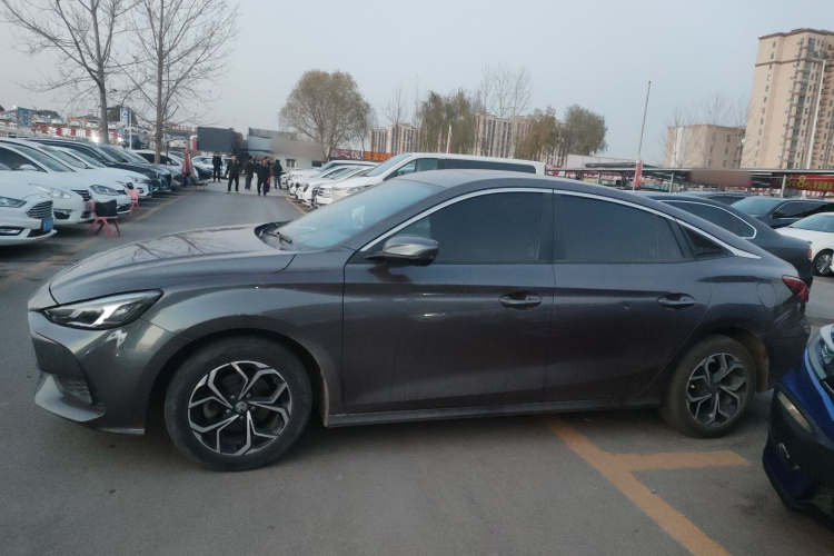 名爵 MG5 2022款 180DVVT CVT青春豪华版车身外观4