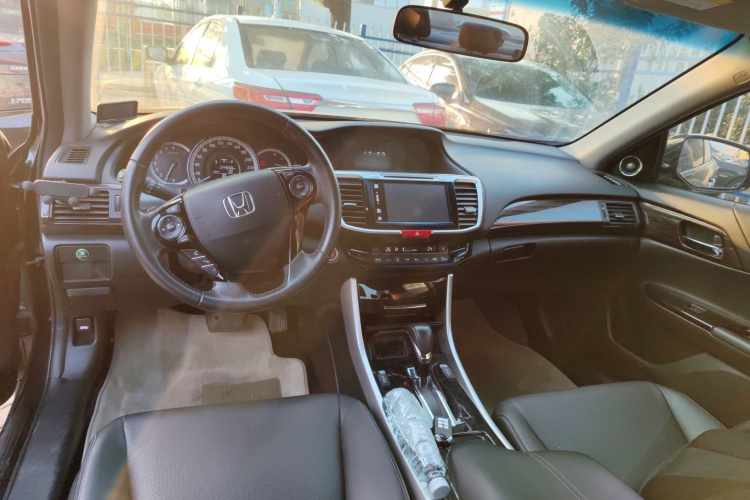 本田 雅阁 2016款 2.4L 豪华版中控内饰12