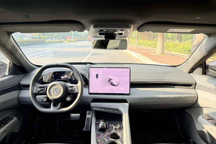 极氪001 2025款 WE版 100kWh 后驱中控内饰7014