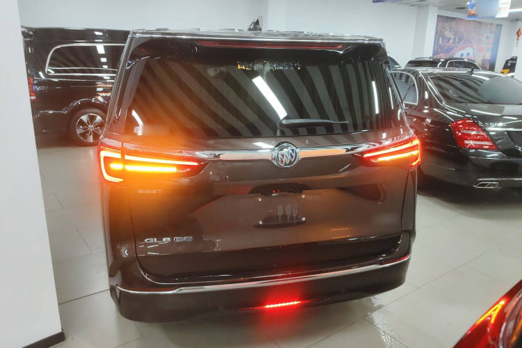 别克GL8 2021款 ES陆尊 653T 尊享型车身外观6