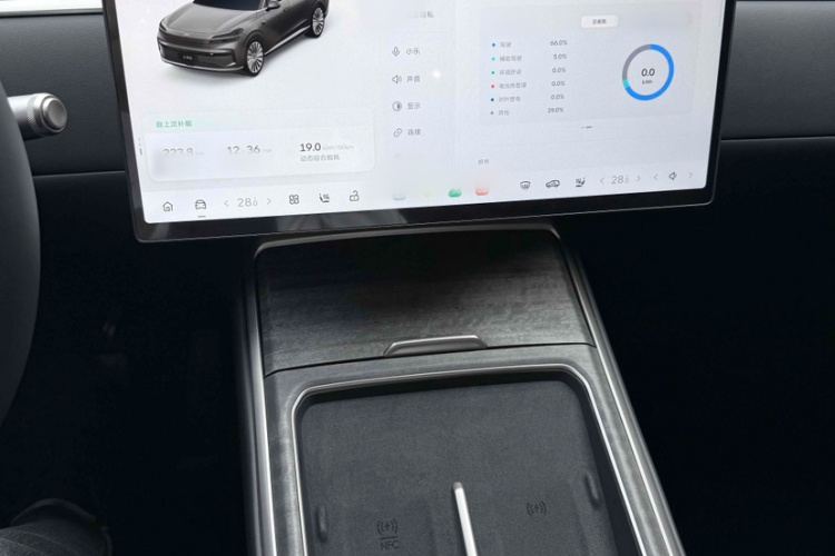 乐道L90 2025款 Max 六座版中控内饰7008