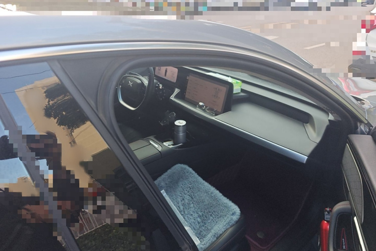 小鹏P7 2022款 480E局部细节9005