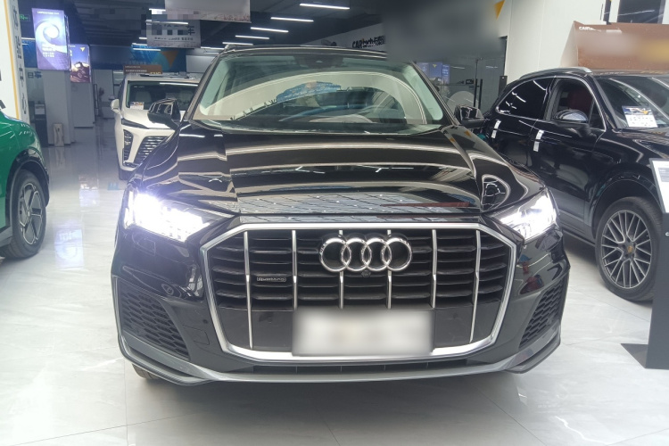 奥迪Q7 2022款 55 TFSI quattro S line运动型车身外观2