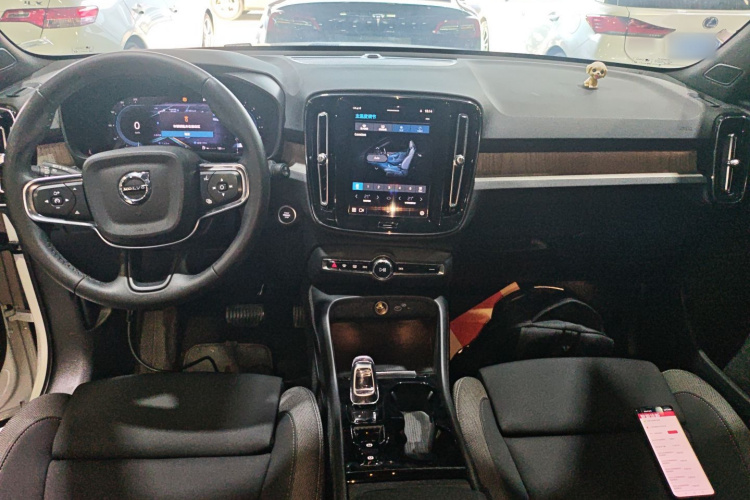 沃尔沃XC40 2023款 B3 智远豪华版中控内饰7002