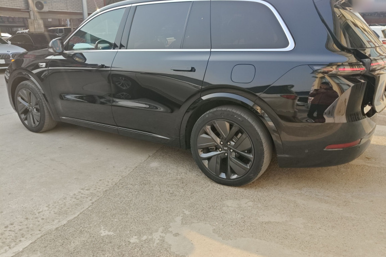 理想汽车 理想L9 2022款 Max车身外观4