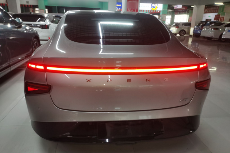 小鹏P7 2022款 670N+车身外观6004