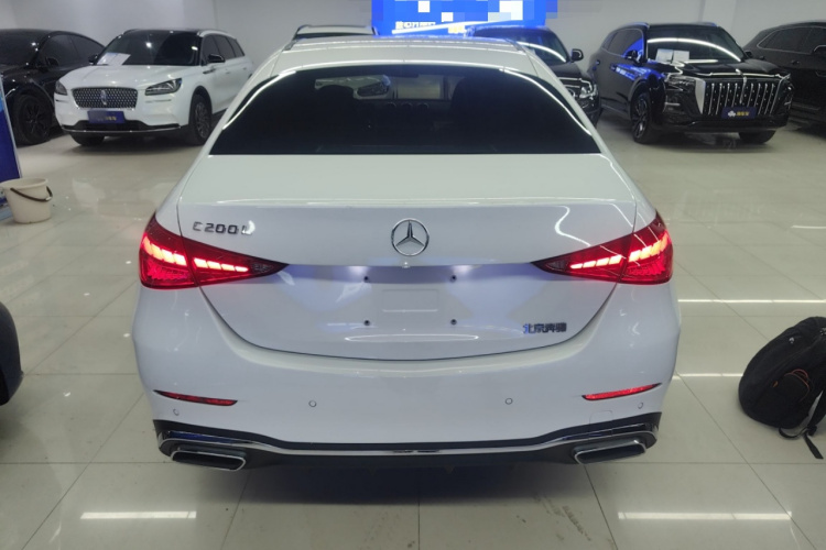 奔驰C级 2023款 改款 C 200 L 运动版车身外观6