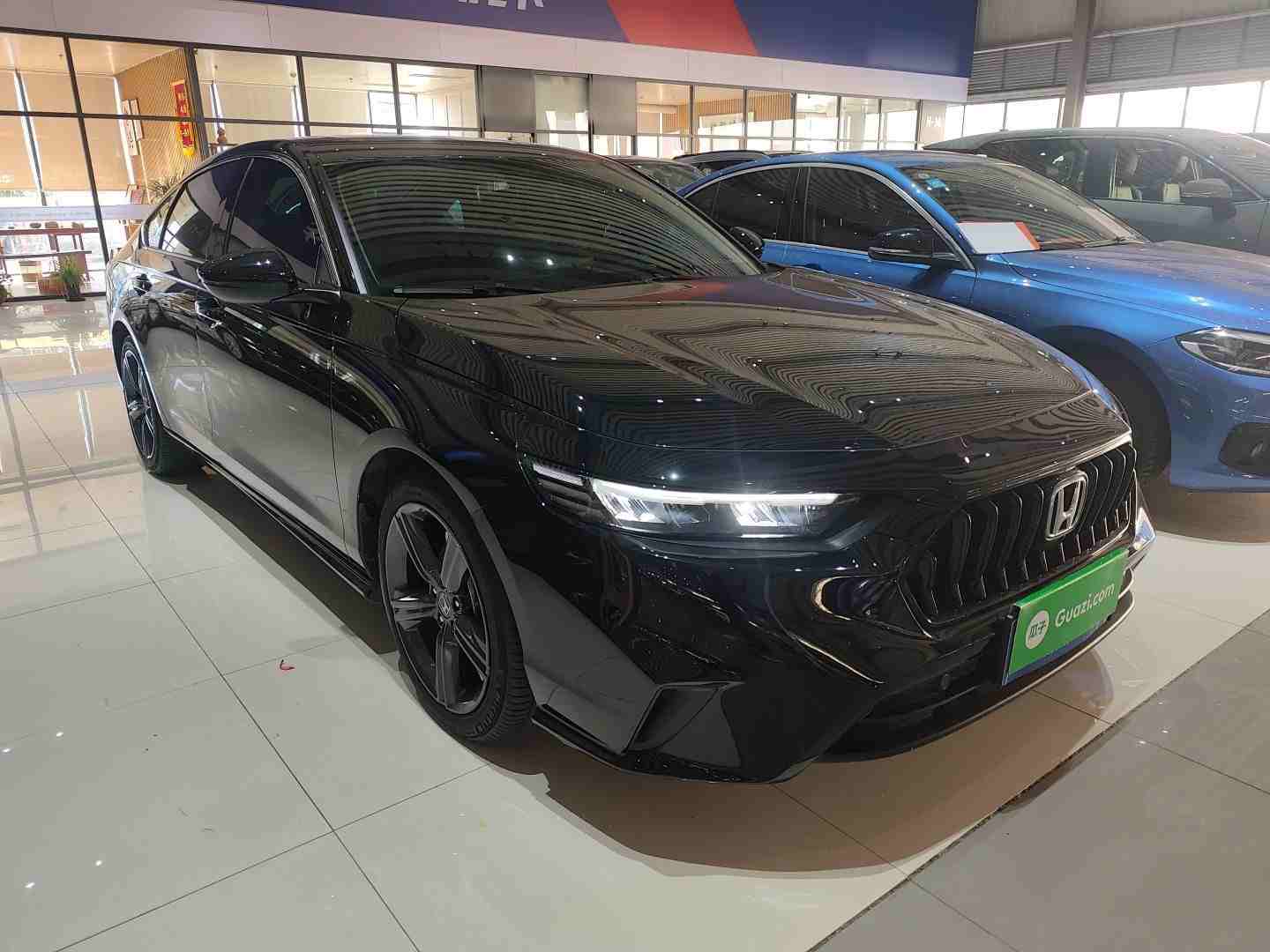 车辆右前45度视角展示
