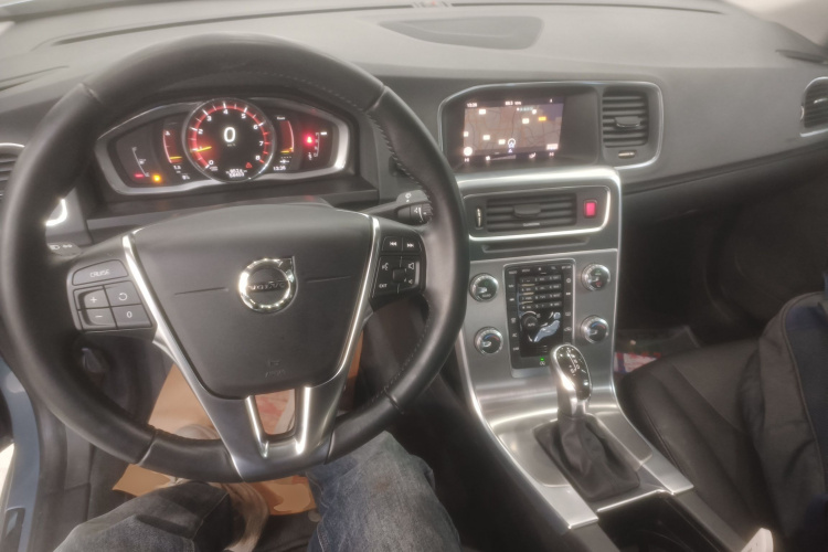 沃尔沃S60 2019款 S60L T5 智远版中控内饰7002