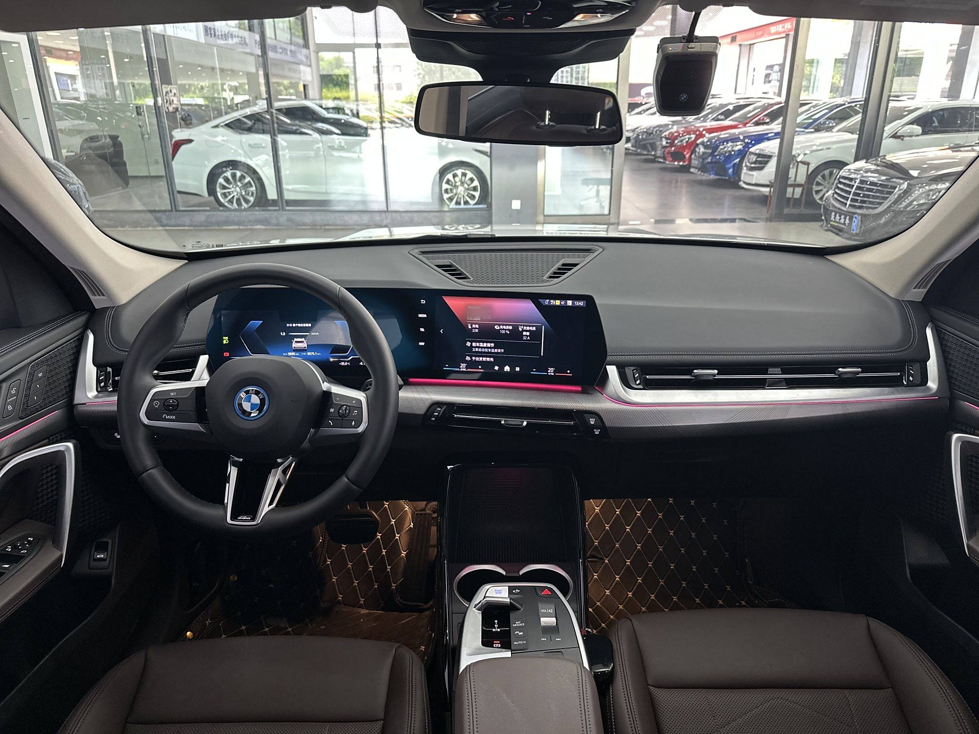 宝马iX1 2023款 eDrive25L M运动套装