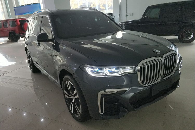 宝马X7 2019款 xDrive40i 尊享型M运动套装车身外观3