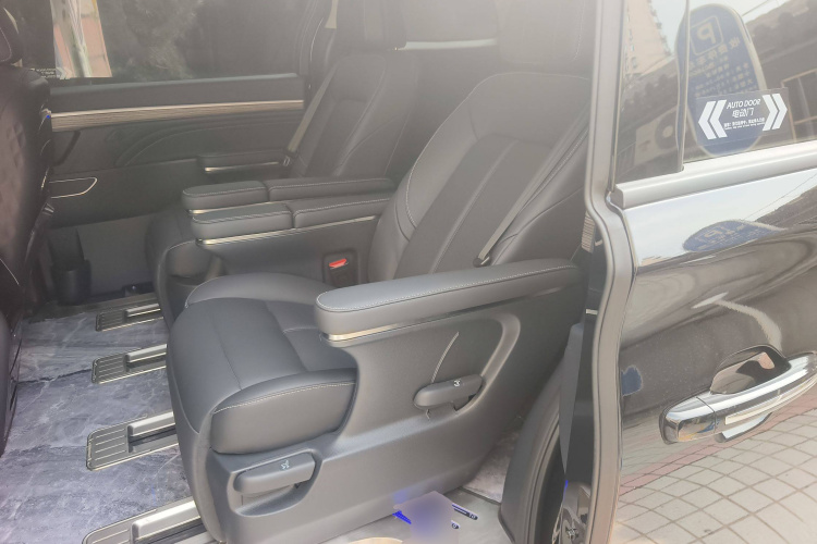 广汽传祺 传祺M8 2023款 领秀系列 390T 尊贵版中控内饰21