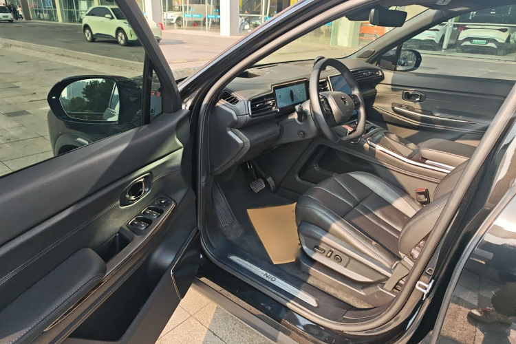 蔚来ES8 2020款 580KM 六座版中控内饰7003