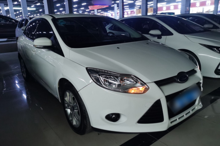 福特 福克斯 2012款 三厢 1.6L 手动舒适型车身外观3