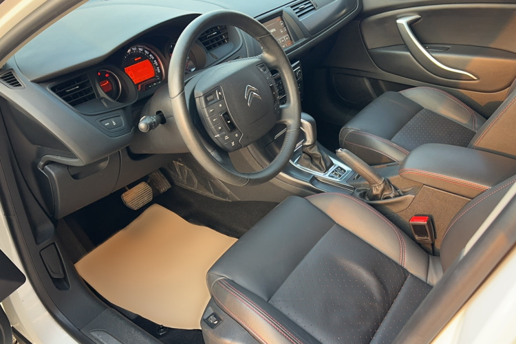 雪铁龙C5 2014款 1.6T 自动尊贵型中控内饰7001