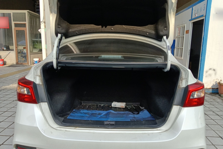 日产 轩逸 2024款 经典 1.6XE CVT舒适版机舱底盘23