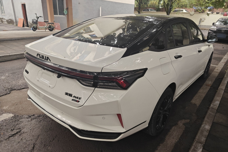 东风风神 奕炫MAX 2021款 1.5T 超酷潮爸版车身外观7