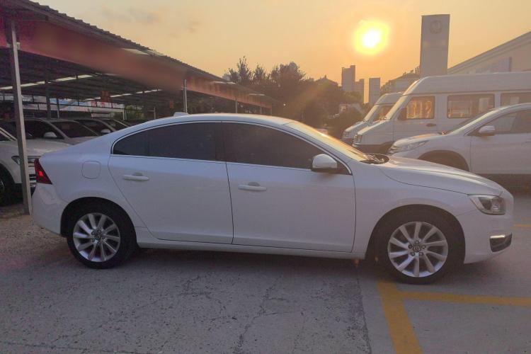 沃尔沃S60 2016款 S60L T4 智远版车身外观6002