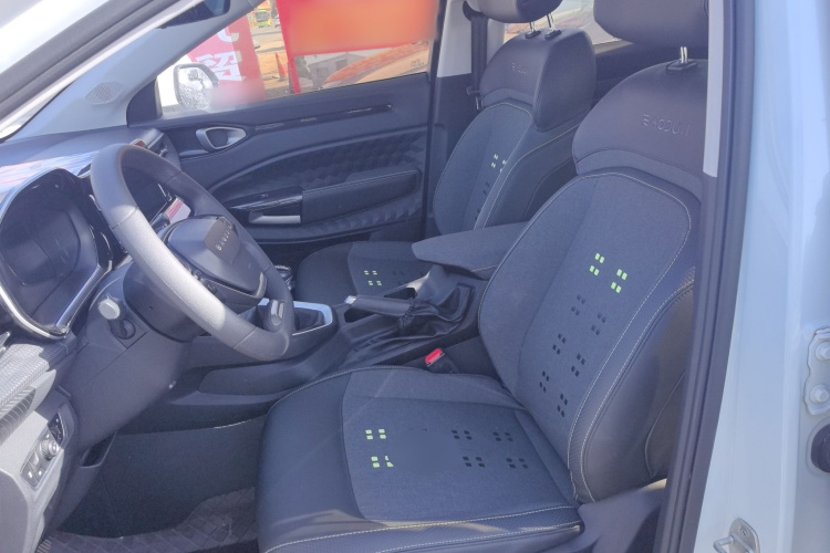 宝骏RM-5 2019款 1.5T 手动24小时在线精英型 6座中控内饰19