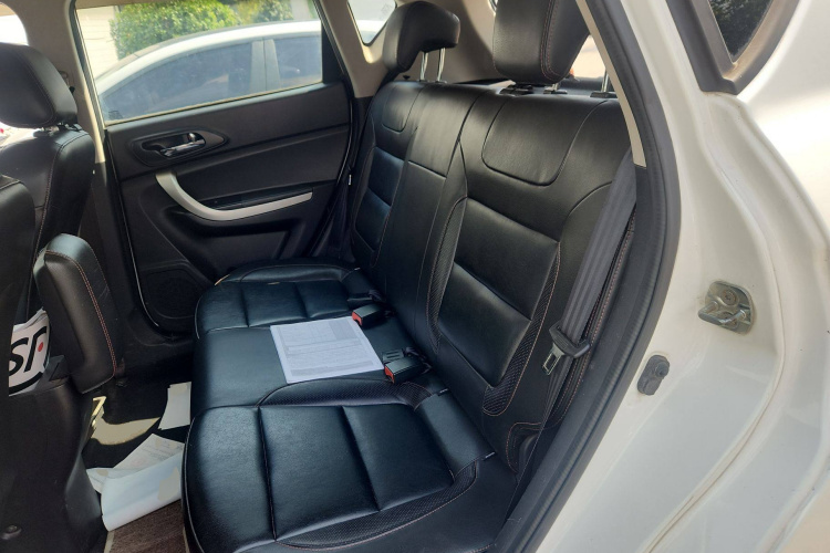 长安CS35 2014款 1.6L 手动豪华型 国IV中控内饰7004