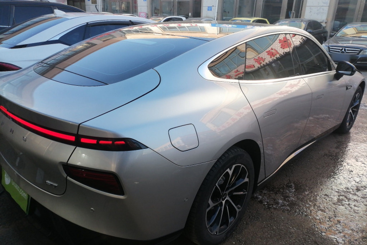 小鹏P7 2022款 586G车身外观7