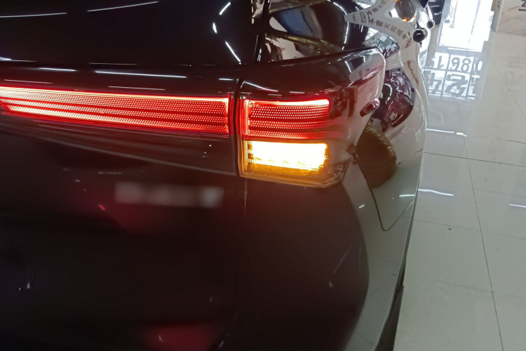 丰田 皇冠陆放 2022款 2.0T 四驱劲耀版车身外观9