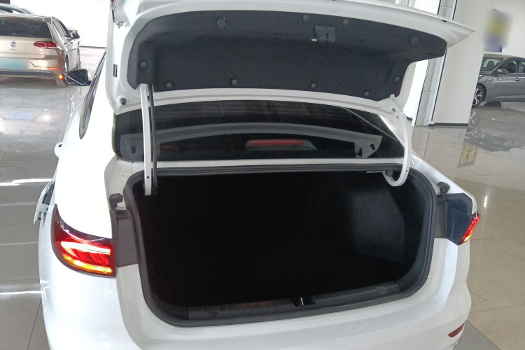 吉利汽车 帝豪 2025款 第4代 1.5L CVT龙腾版机舱底盘23