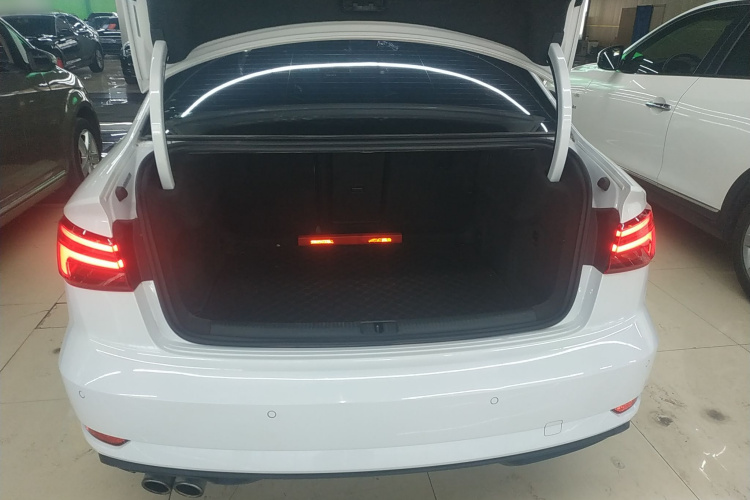 奥迪A3 2018款 30周年年型 Limousine 35 TFSI 进取型机舱底盘23