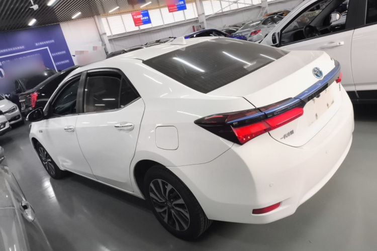 丰田 卡罗拉双擎E+ 2019款 1.8L E-CVT领先版车身外观4