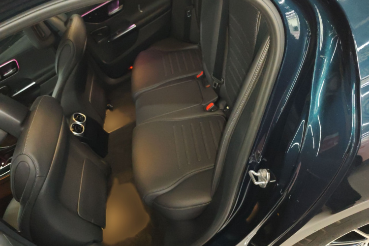 奔驰C级 2023款 改款 C 200 L 运动版中控内饰7004