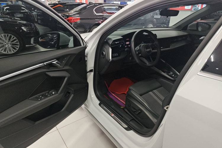 奥迪A3 2024款 A3L Limousine 35 TFSI 时尚运动型中控内饰7003