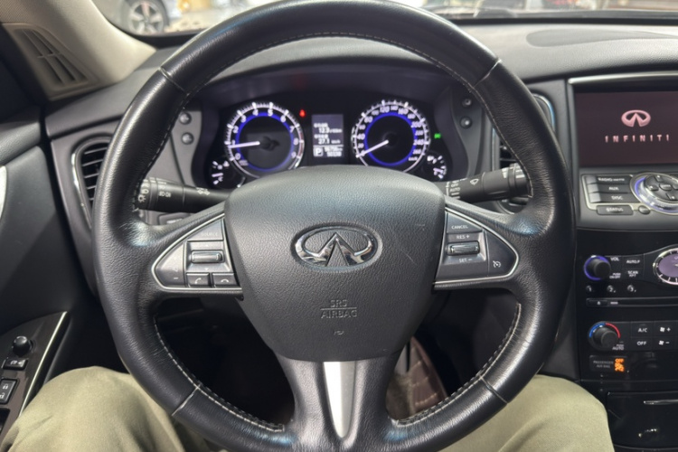 英菲尼迪QX50 2015款 2.5L 舒适版局部细节13