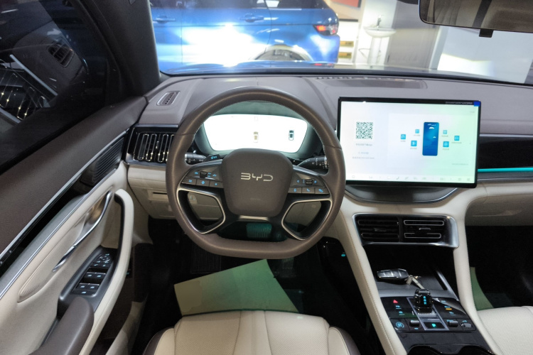 比亚迪 宋PLUS新能源 2025款 DM-i 智驾版 112KM 尊荣型中控内饰13
