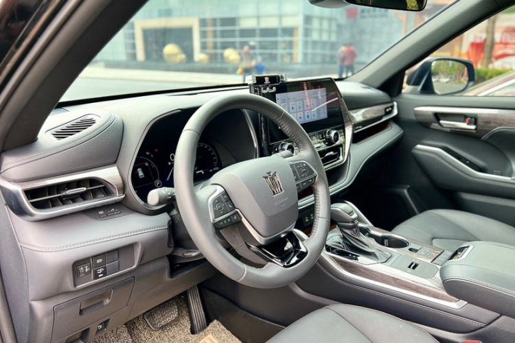 丰田 皇冠陆放 2024款 2.5L HEV四驱豪华版中控内饰7013