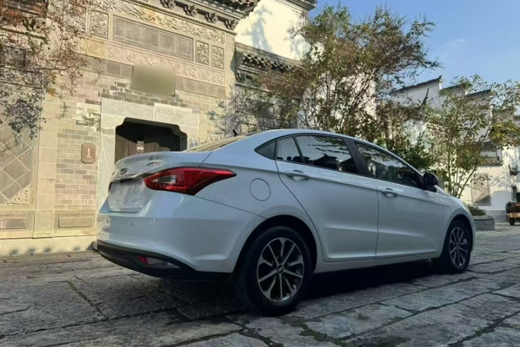 奇瑞 艾瑞泽5 2021款 PRO 1.5L 手动青春版车身外观6007