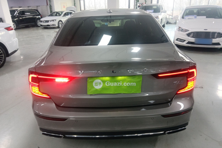 沃尔沃S60 2020款 T4 智逸豪华版车身外观6