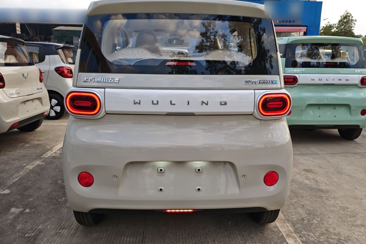 五菱汽车 宏光MINIEV 2024款 第三代 215km 青春版车身外观6